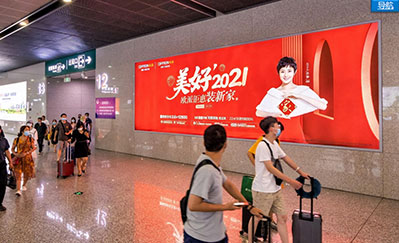 重庆西站出站挂壁灯箱广告