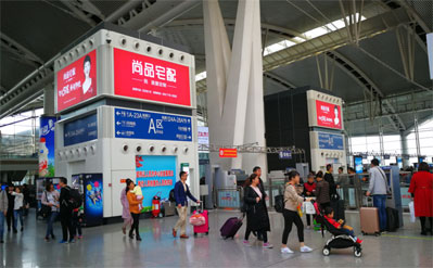 广州南站3层候车厅A区空调机柜灯箱广告