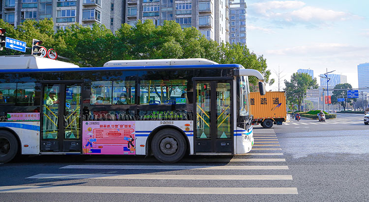 宁波通商银行上海公交车广告2