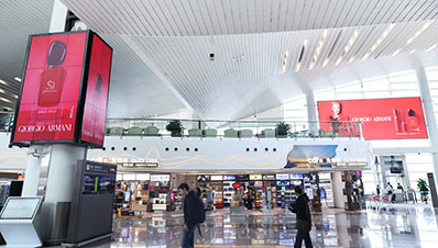 杭州机场T2登机口航显上方包柱LED广告