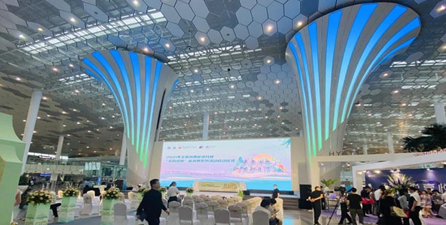 深圳机场卫星厅大厅LED广告