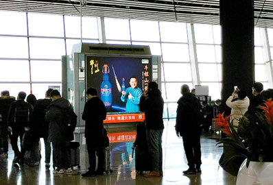 天津机场候机厅风塔灯箱广告