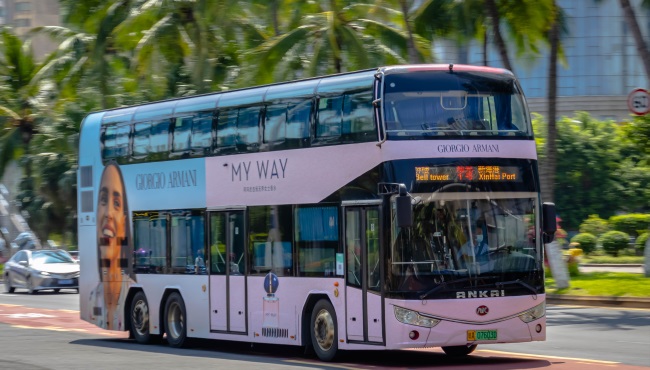海口公交巴士车身广告价格收费，海口公交车身外包车广告双层巴士