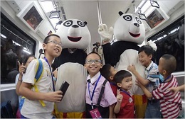 熊猫主题地铁列车亮相成都啦！