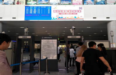 湘潭北站进站大厅夹层中央LED屏广告