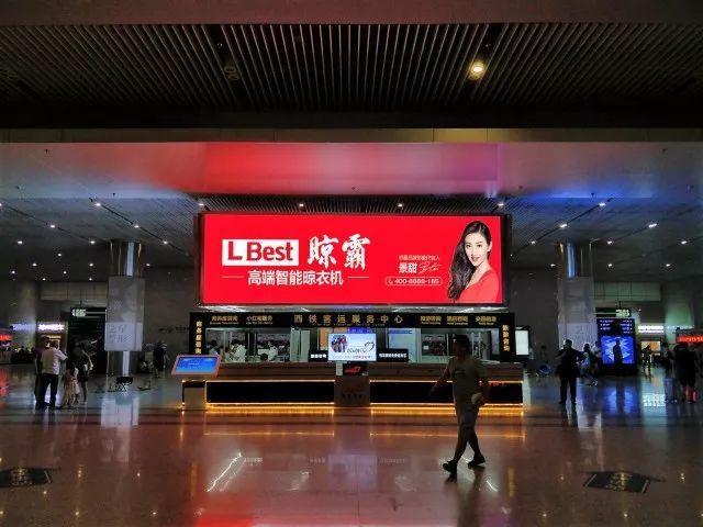 西安北站高铁站厅LED广告图