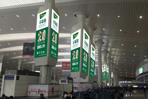 乌鲁木齐高铁站广告图