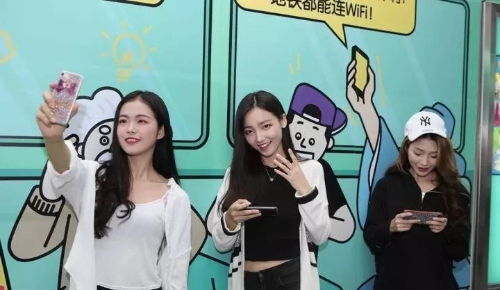 腾讯WiFi管家地铁广告图6