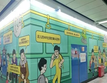 用户外广告拯救地铁低头族