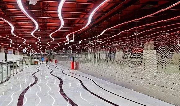 广州知识城站地铁广告图