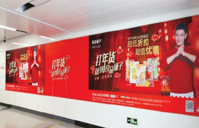 南昌地铁墙贴广告