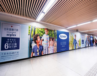 上海地铁墙贴广告