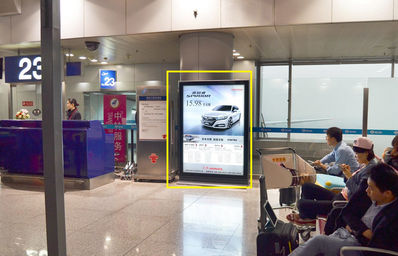 北京机场T2国内国际出发滚动灯箱广告
