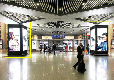 北京机场T3出发四面包柱灯箱广告