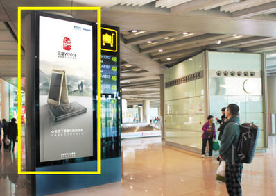 北京机场T3到达行李区图腾灯箱广告