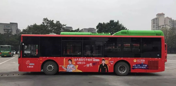 苏宁易购公交车广告