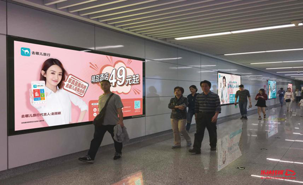 南宁地铁12封灯箱广告