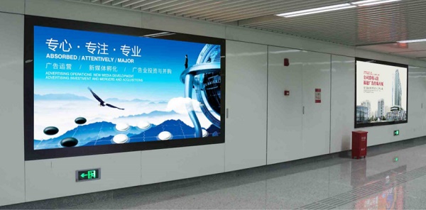 福州地铁12封灯箱广告