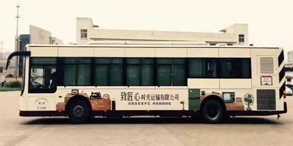 公交车身广告