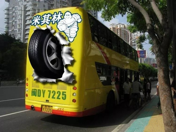 公交车身广告