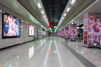 武汉地铁1、3、8号线主题站厅广告