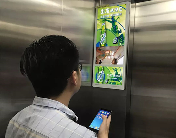乐堡啤酒电梯电视广告