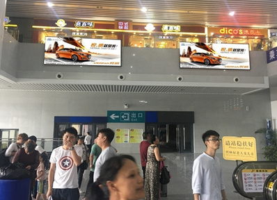 南昌火车站安检口灯箱广告