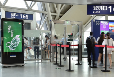 成都机场T2国内出发候机独立刷屏广告