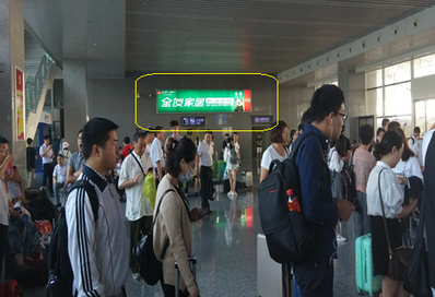 蚌埠南站一层候车大厅嵌入式灯箱广告