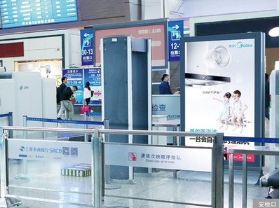 上海火车站滚动灯箱广告（安检口）