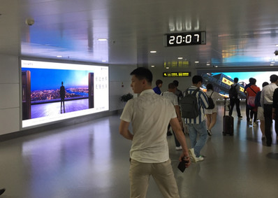 银川机场T3新航站楼国内到达通廊室内灯箱