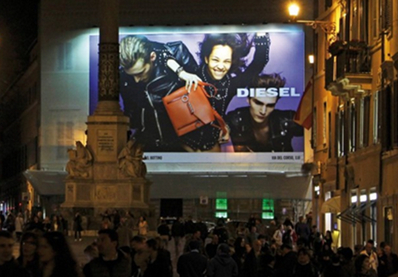 罗马西班牙广场看板广告