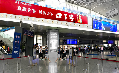 徐州高铁东站进站大厅灯箱广告案例图