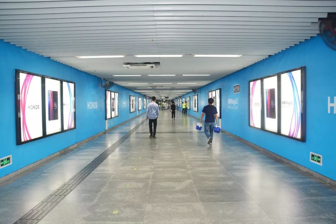华为手机深圳地铁广告