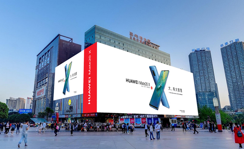 重庆观音桥商圈苏宁外墙LED大屏正面展示