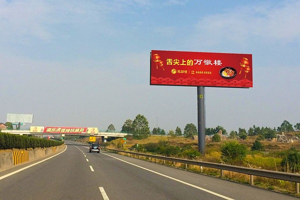 高速公路拥堵，高速大牌广告牌投放价值突显!