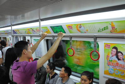 重庆地铁品牌内包车广告