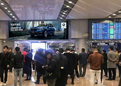 北京机场T2航站楼国内国际到达出口LED屏广告