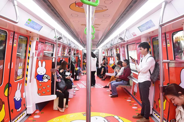 荷兰国王节深圳地铁广告