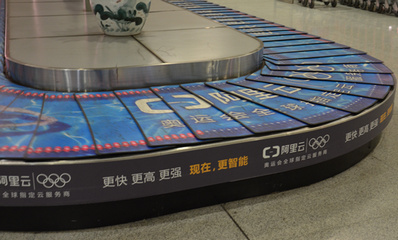 杭州机场到达区贴膜广告