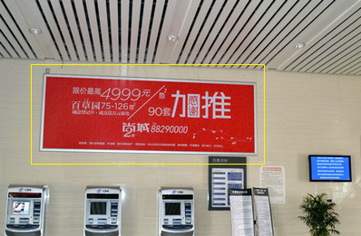 碧江站售票窗旁近B进出站口墙身灯箱广告