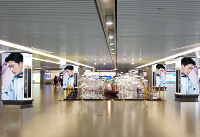 南京机场国内到达汇集口LED包柱广告
