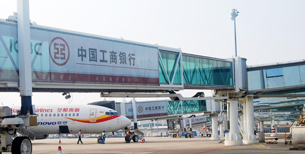 海口美兰机场外廊桥贴纸广告 海口美兰机场外廊桥贴纸广告