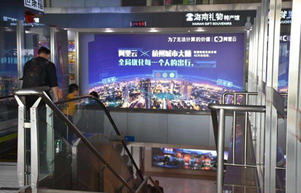三亚凤凰机场到达区灯箱广告投放价格