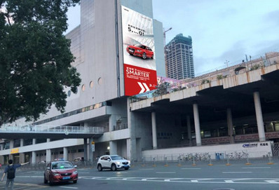深圳罗湖火车站户外墙体灯箱广告