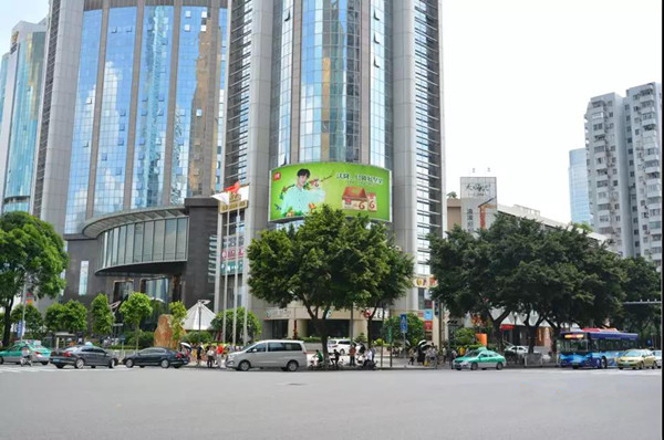 沃隆坚果深圳华强北现代之窗LED屏广告