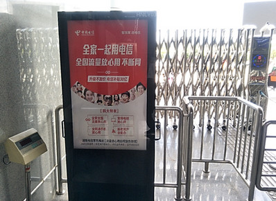 耒阳西站一层到达大厅刷屏机广告