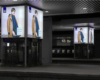 重庆北站站台层四面直梯灯箱广告