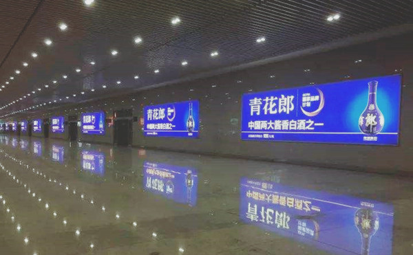 高铁站灯箱广告