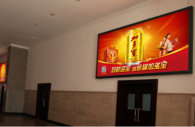 北京站出站通道去一站台灯箱广告